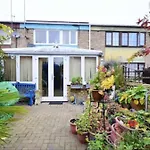 3Br-Sleeps9-Parking-Familyfriendly-Nearexcel