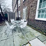 Elegant Urban Escape In Central London