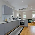 Cute 1Bed Duplex Kensington No5