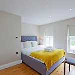 Cute 1Bed Duplex Kensington No5