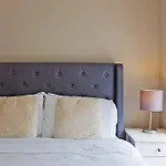Cute 1Bed Duplex Kensington No5