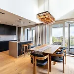 3Br 2Bth Penthouse In Central London