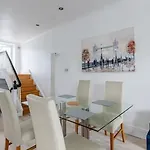Stylish 2Br Chelsea Penthouse With Private Rooftop