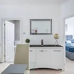 Stylish 2Br Chelsea Penthouse With Private Rooftop