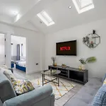 Spacious & Comfortable 3-Bedroom Retreat In Nw10