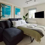 Colourful House 3 Bed Apt - Notting Hill
