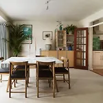 Colourful House 3 Bed Apt - Notting Hill