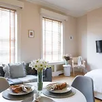 Charming London City Apartment