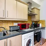 St 9 - Very Close To Tube Only 2 Mins - Studio