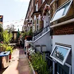 St 9 - Very Close To Tube Only 2 Mins - Studio