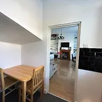 Beautiful 2 Bed In Queens Park, London