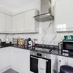 Apartment In Chiswick
