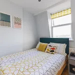 Luxurious 1-Bedroom Apartment In Kensington