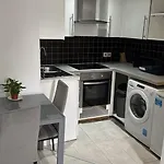 One Bedroom Flat 2Nd Floor Victoria