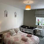 Charming Flat In Central London
