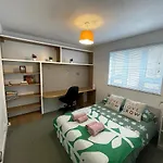 Charming Flat In Central London