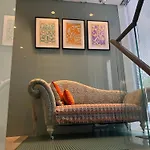 Modern Self-Contained Ground And Basement Studios
