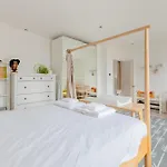 Bright Well Located 2Bd Flat South East London