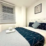 Deluxe Entire Flat In City Centre