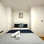 Deluxe Entire Flat In City Centre