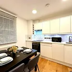 Deluxe Entire Flat In City Centre