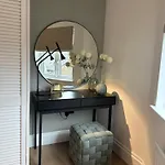 Entire Flat In The Diamond Of Battersea