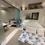 Modern Self-Contained Ground And Basement Studios