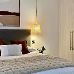 Gorgeous Newly Refurbished 2 Bedroom Apartment In London