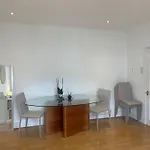 Spacious 1-Bedroom Apartment In Belsize Village