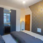 Modern Apartment Near London Bridge