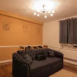 Modern Apartment Near London Bridge