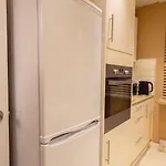 Modern Apartment Near London Bridge