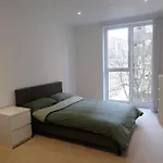 Luxury Apartment Near Tower Bridge, Central London