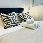 Stylish Central Flat Steps From Oxford Street!
