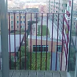2 Bed Flat With Balcony - Zone 1 Central London