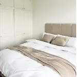 Riverside Modern One Bedroom Apartment
