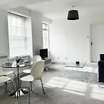 Riverside Modern One Bedroom Apartment