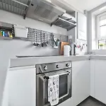 Spacious 2 Bed, Canary Wharf, O2 Arena, Wifi