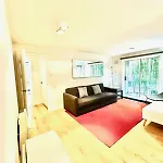 Private And Modern One Bed Gated Flat