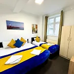 London 3 Bedrooms 3 Bathrooms Spacious House, Reception, Kitchen, Garden, Parking