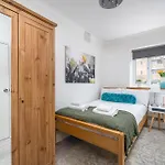 New! Cosy Flat - Wapping Station - Free Secure Parking