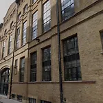 Stylish 1 Bed Flat In Dalston Junction