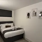 Stylish 1 Bed Flat In Dalston Junction