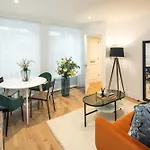 One Bedroom And 2 Bed In South Kensington-Very Lively Area