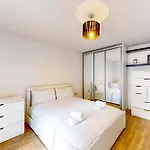 Chic 2Bed Apt - 4 Mins To Dalston Junction Station