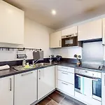 Chic 2Bed Apt - 4 Mins To Dalston Junction Station
