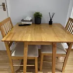 Newly Built Modern Studio House With Free Parking