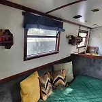 Comfy Canal In Little Venice For Family & Friends