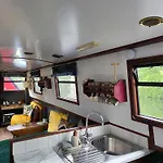 Comfy Canal In Little Venice For Family & Friends