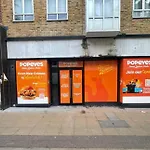 Comfortable En-Suite Near Metro, Steps From Elizabeth Line